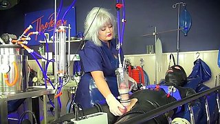 The English Mansion - Domina Sara - Treated At The Practice