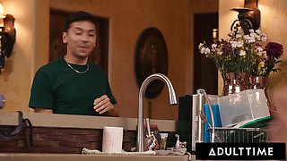 Hot babe Hailey Rose Is SO Horny!