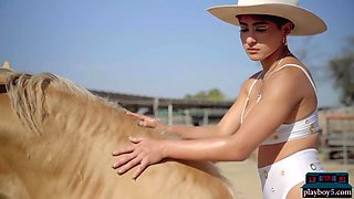 Mia Valentine In Curves Spic Likes To Ride