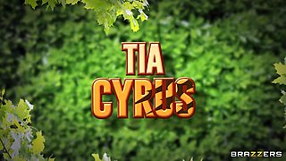 Tia In The Wild With Tia Cyrus, Keiran Lee - Brazzers