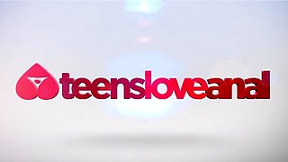 babe brunette 95 flashing pussy on live webcam