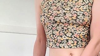 Hot amateur webcam teen masturbates for their fans