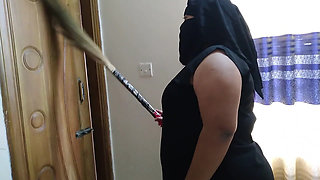 Big Ass & Huge Boobs Saudi Maid Fucked by Owner 18yo Son When She Cleaning Room