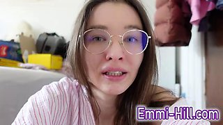 Sexy Skinny Teen beating her huge Labia Pussy till she squirts on the mirror