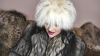 Goddess in Furs and Latex,strapon,squirt