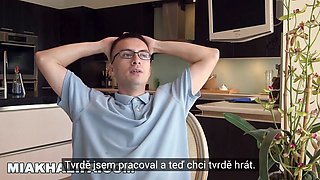 Mia Khalifa - arabská pornohvězda učí virgin, jak mít porno se ženou