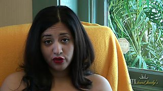 Natalie Lips loves to play with her nice sexy pussy