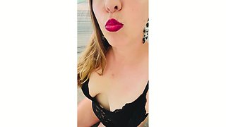 Sexy Latina Vapes in Black