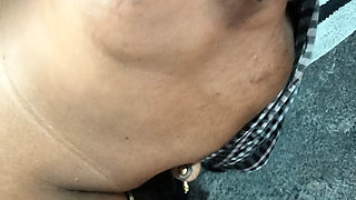 Sicking aunty showing her pussy