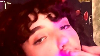 Amateur Foot Fetish Girlfriend Sucks and gives a Footjob