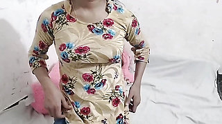 Bathroom me school girl ko jabar dasti patak ke chod diya