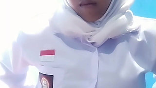 Hijab After School, Horny, Masturbation Until the Vagina Is Wet