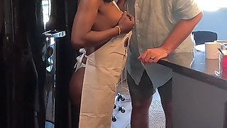 The Apron Affair- Sexy MILF Gets Her Pussy Tasting Like Cheesecake