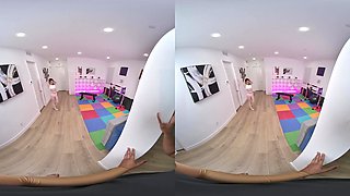 Stretching With Demi Hawks - Realjamvr - Sexlikereal