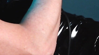 Challenging electro session for the Rubber Slut from Germany