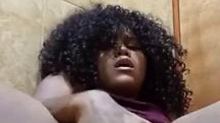 Beautiful big ass ebony shows you her ass and rubs her delicious pussy for you