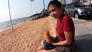 Amateur Thai teen titty fuck in a hotel