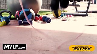 Bodacious babe Crystal Clark has the sexiest exercise sesh you could possibly wish of