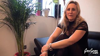 Clara blonde milf does her first