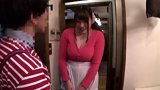 Voluptuous Japanese housewife bathes with a guy