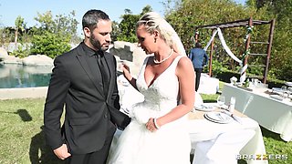 Beautiful MILF bride Phoenix Marie sex smutty story