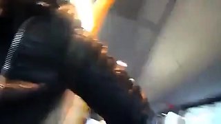 Deutsche Amateure geben Gruppen-Blowjob im Bus