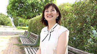 ハニカミ笑顔が素敵な清楚な美人妻が久しぶりのセックスで快感没頭