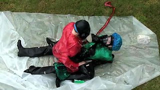 Amateur CDin latex dildoing