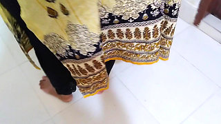 Office Boss Fuck a Arabian Muslim Maid When She Was Clean Office Room!