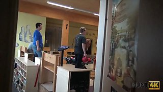 HUNT4K. Guy penetrates attractive beauty while cuckold plays bowling