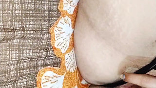 Desi Indian married girlfriend masturbate front of her boyfriend