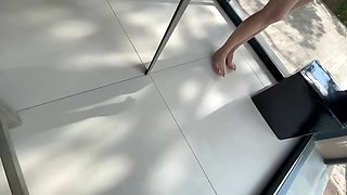 je prend un gros coup de queue dans la terrasse