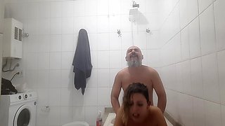 Real Sex of an Amateur Couple in the Bathroom