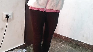 Cute step daughter ko school me hi pakada fir choda