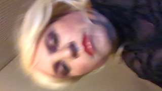 Amateur cd enjoying herself