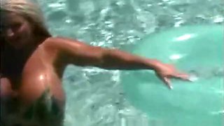 B.B. Gunns bikini pool