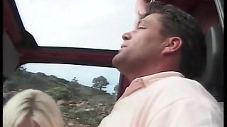 Sex on the road for mature sluts sucling the cock to some drivers