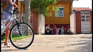 Hot Teens in Blowbang Bukkake and Cum Swallow