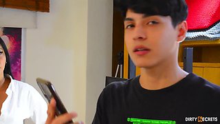 REAL ESTATE AGENT FUCKS A CLIENT WHILE SHOWING A HOUSE