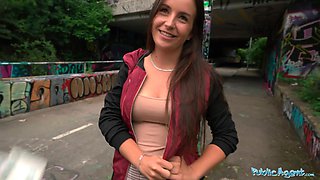 Lenna Ross loves getting her pussy fucked hard in a tunnel