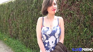 Elena, 19 Ans, Se Fait Sodomiser Dans Le Jardin De Ses Parents 15 Min