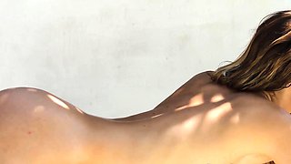 Blonde Olivia Preston shows perfect body