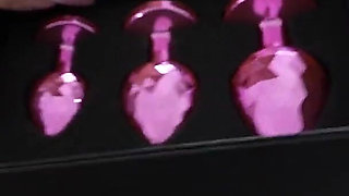 Dirty Slut Gave Herself to the Courier for a Free Fitting of Sex Toys