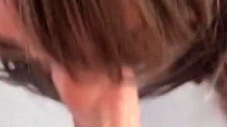 [ Hot Facial Blowjob in the Shower ] Cool and Wet, Sucking Is a Real Pleasure
