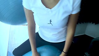 Mexican latina MILF likes to work out