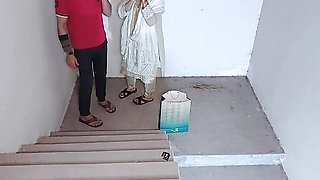 Girlfriend ki Khala ko choda-Late Night Gifting Date On stairs🥵