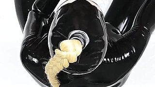 Latexdoll Handjob