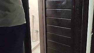 Stepbrother Cautch Her Stepsis In Bathroom And Fucked Her