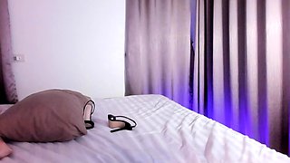 Big boob brunette masturbates on webcam