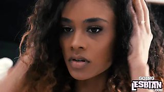 Beauty 21yo ebony pleasuring herself